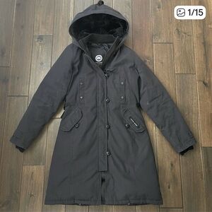Canada Goose Women’s Navy Down Parka Style #2506L (no fur hood) Small PRICE FIRM